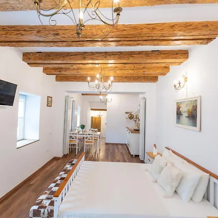 Fernweh Haus Брашов